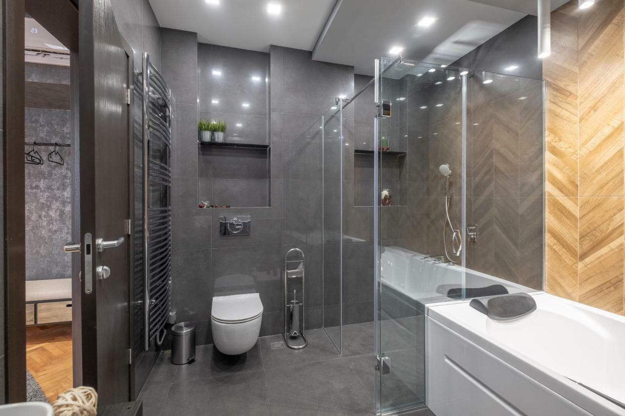 Dream - Designer Two Bedroom Two Bathroom On Hristo Botev Apartemen *